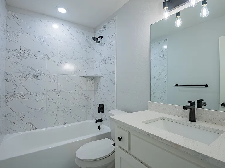 2318 Bennington Dr — Photo 15