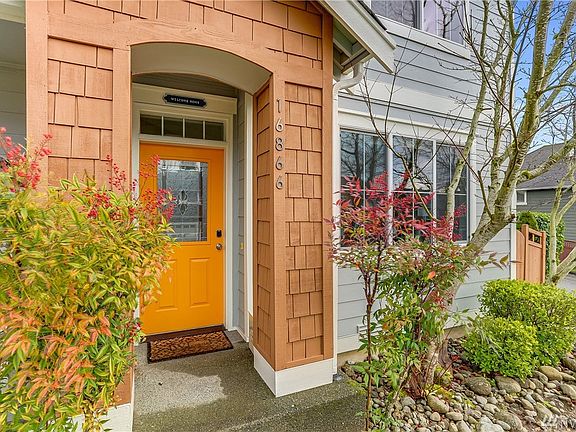 Covered front porch. 