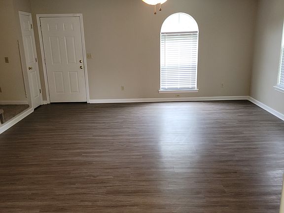 4th image of 434 Sara Leigh Dr #1