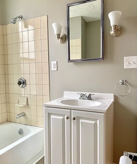 114 Huetter Ave #1 — Photo 5