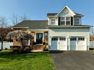 6 Joshua Ct, Howell, NJ 07731