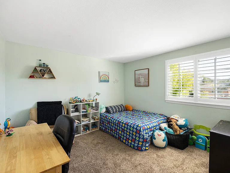 Guest bedroom 2 ( upstairs)