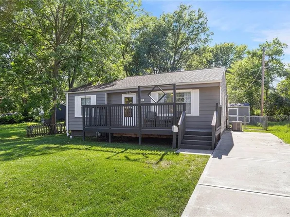 604 SE Howard Ave, Lees Summit, MO 64063