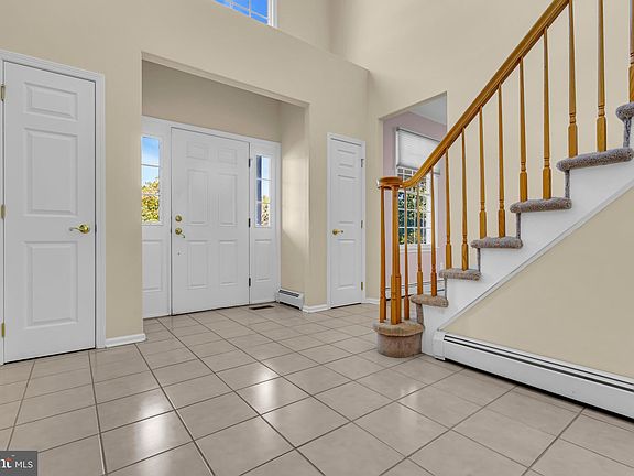3rd image of 157 Hemlock Dr