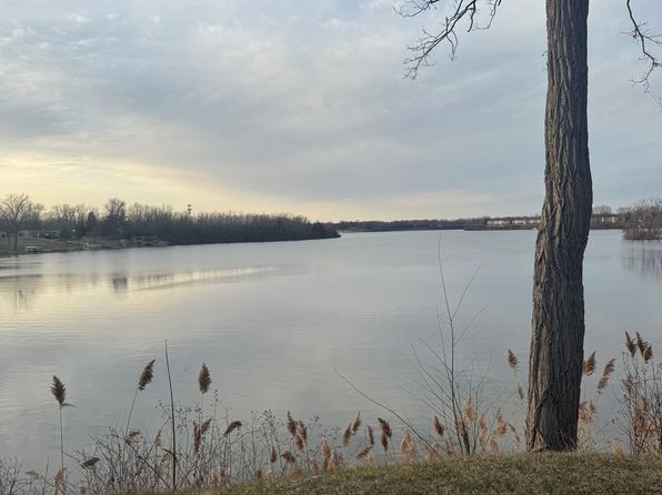 9701 Harbour Cove Ct, Ypsilanti, MI 48197
