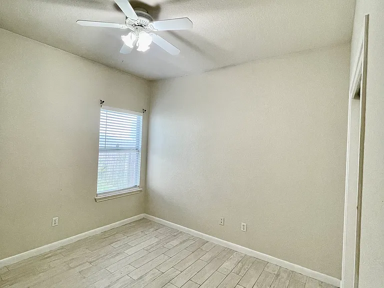 11808 Athens St — Photo 13