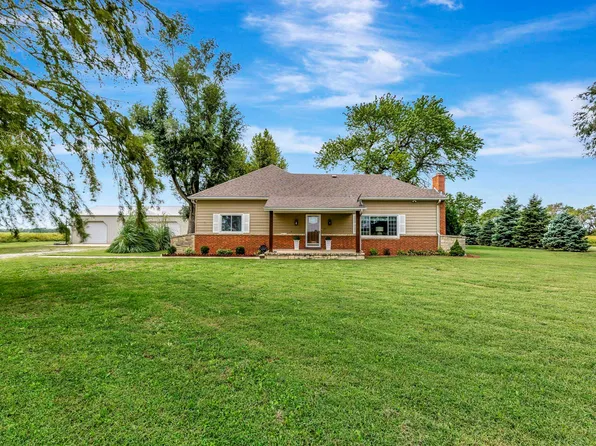 733 N Woodlawn Rd, Belle Plaine, KS 67013