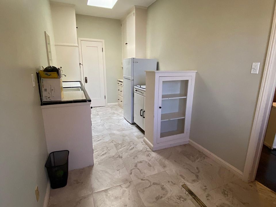 1st image of 113 1/2 La Brea Ave #110