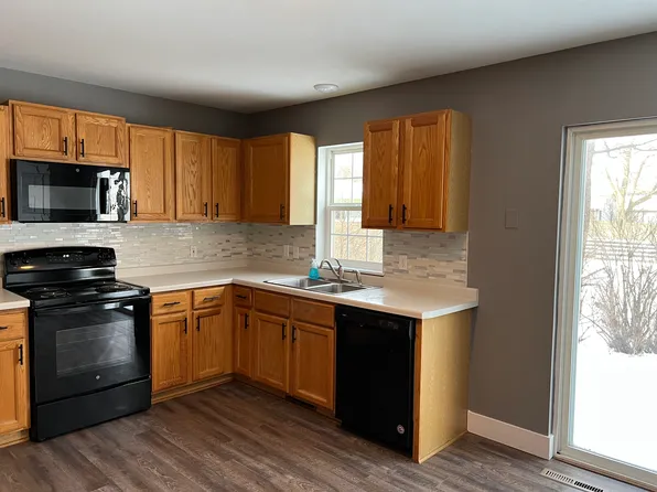 145 Laurie St, Lake Geneva, WI 53147