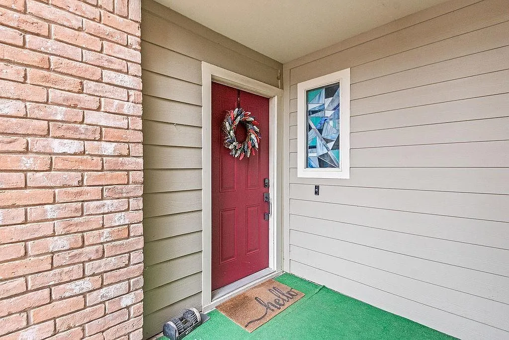 2 bed, 2.0 bath, 1298 sqft, $1,800 — Photo 2