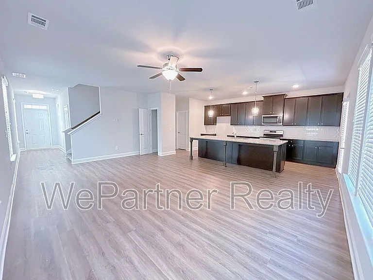 2614 Mills Commons Dr — Photo 8