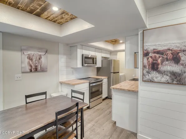 7232 Foxridge Cir #9-H, Anchorage, AK 99518