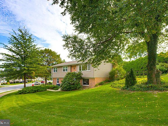 3rd image of 104 Oxford Dr