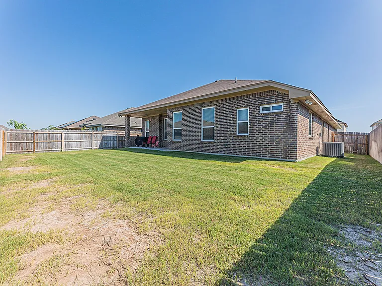 810 Earp Dr — Photo 24