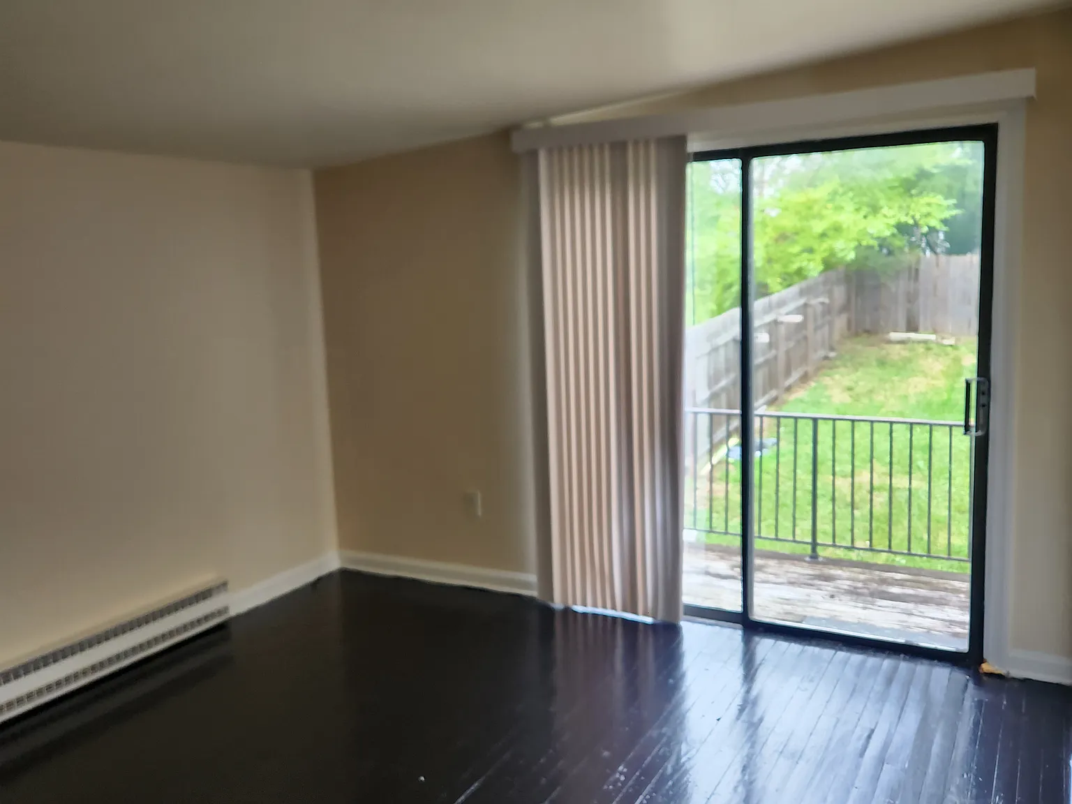 2 bed, 833 sqft, $1,595 — Photo 2