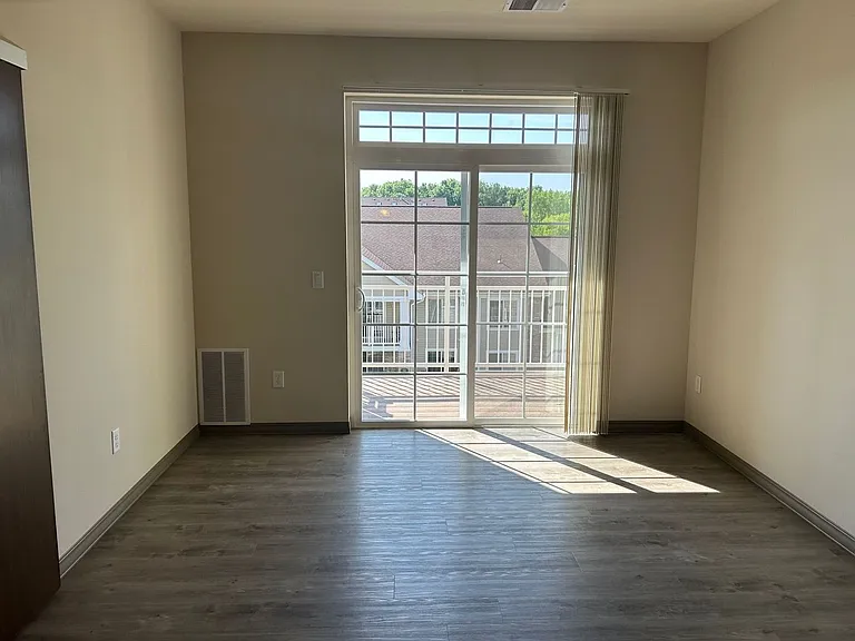 Madison Apartments — Photo 9