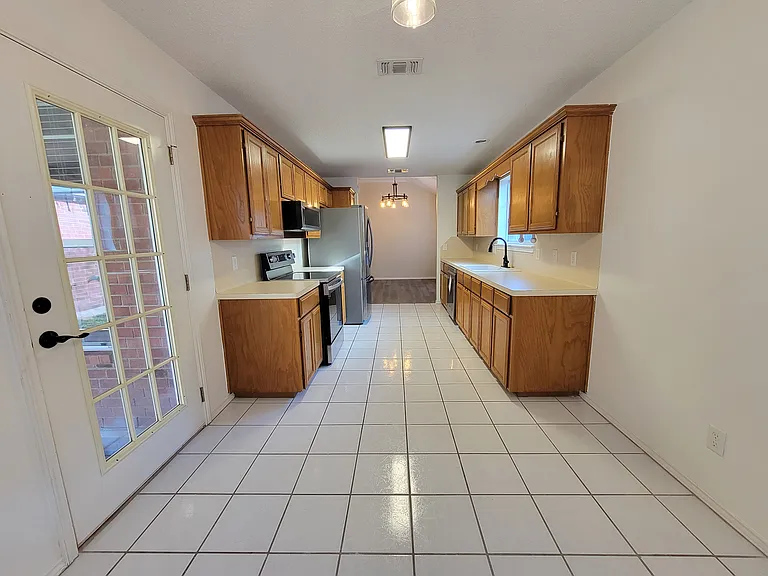 2704 Amherst Ave — Photo 19