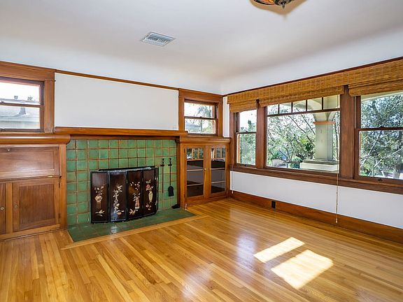 4th image of 3635 Pershing Ave
