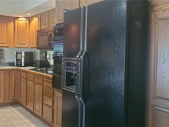 2nd image of 49 Colby St