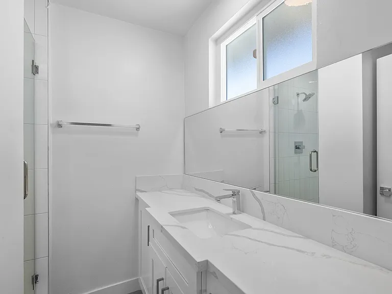 17405 Van Ness — Photo 14