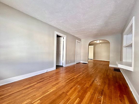 3rd image of 932 Griggs St SE