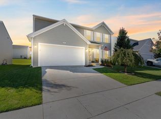 2883 W Fork River Dr, Fowlerville, MI 48836