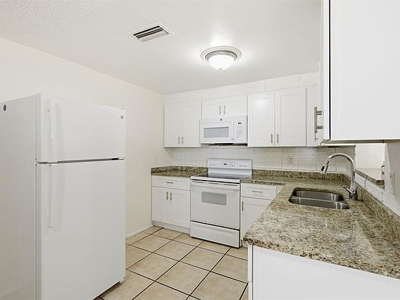 3rd image of 1119 17TH AVENUE SW