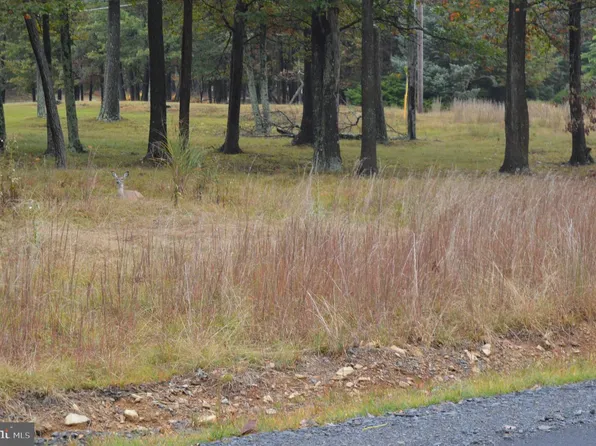 120 Glen Eagles Dr, Hazle Township, PA 18202