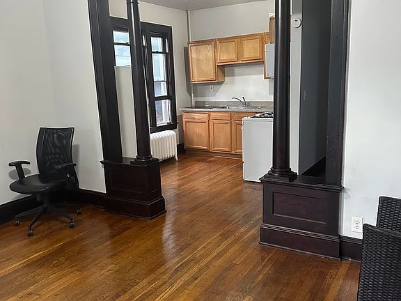 3rd image of 191 Benson St Unit 1