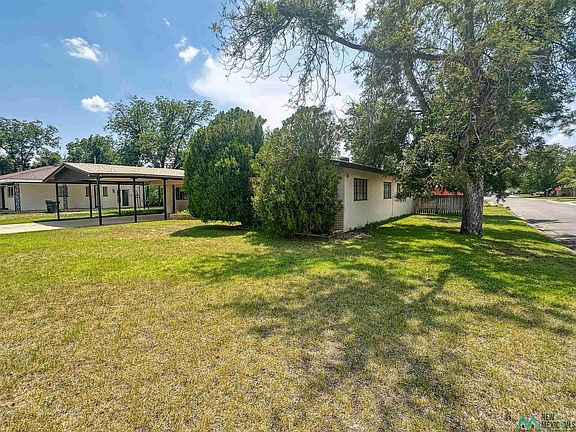 4th image of 1307 N Country Club Cir