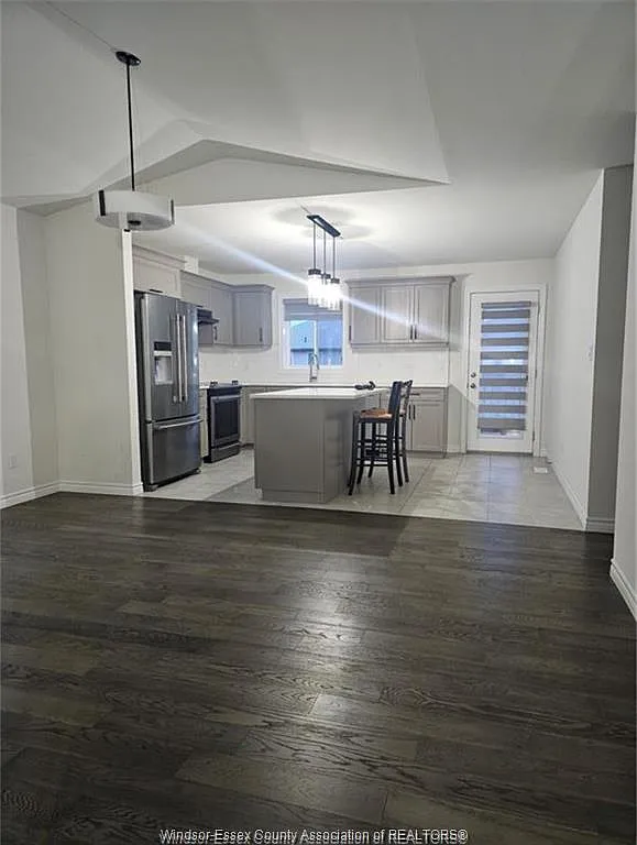 3 bed, $2,300 — Photo 2