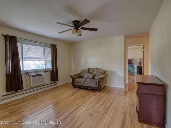 5th image of 262 Laurel Ct #A