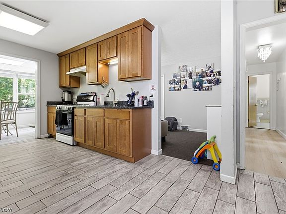 4th image of 2431 White Rd