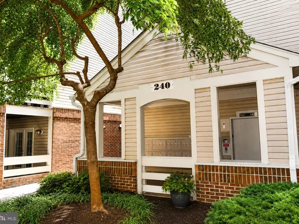 240 S Reynolds St APT 309, Alexandria, VA 22304