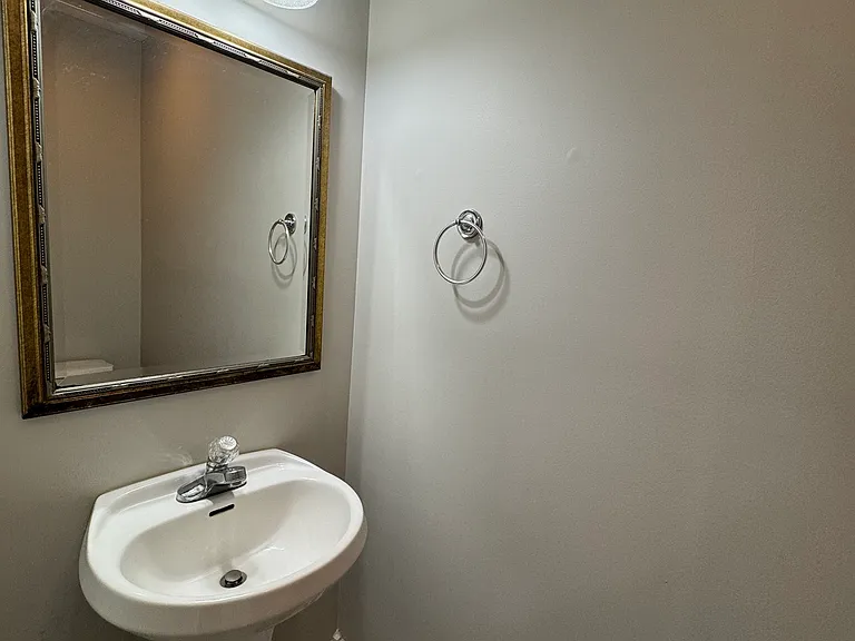 1442 Oakhill Dr — Photo 4