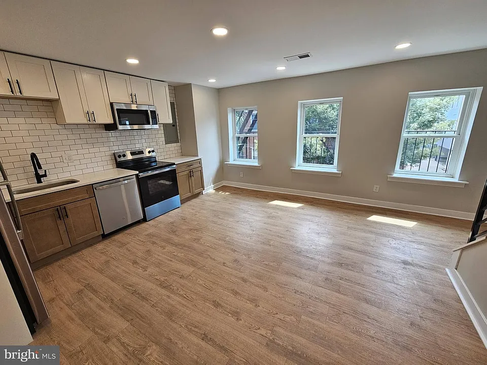 1130 Light St #3