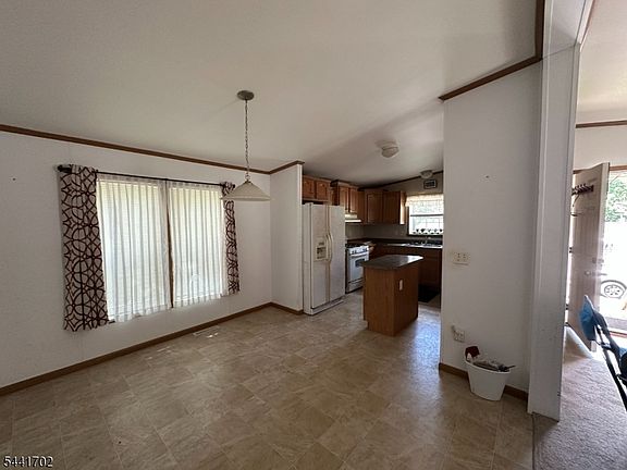 3rd image of 23 Hillside Vlg