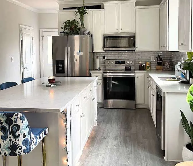 2560 Poplar Ln — Photo 2