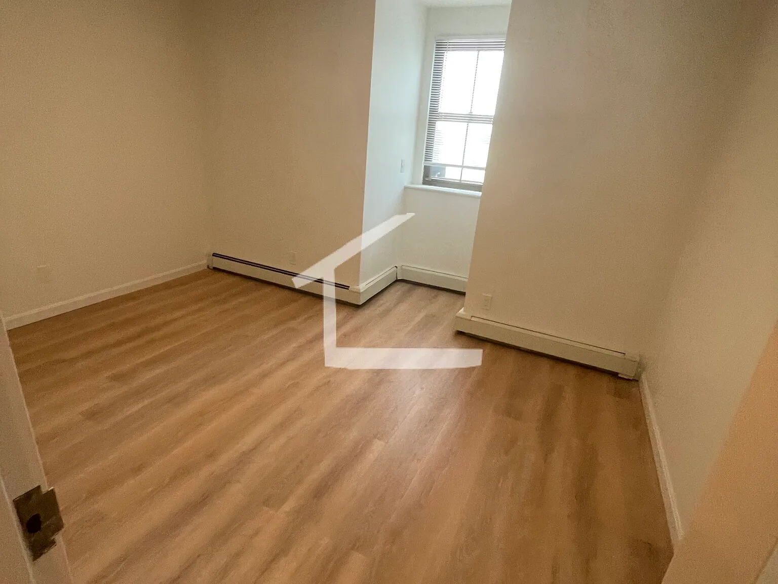 3 bed, 1350 sqft, $5,100 — Photo 2