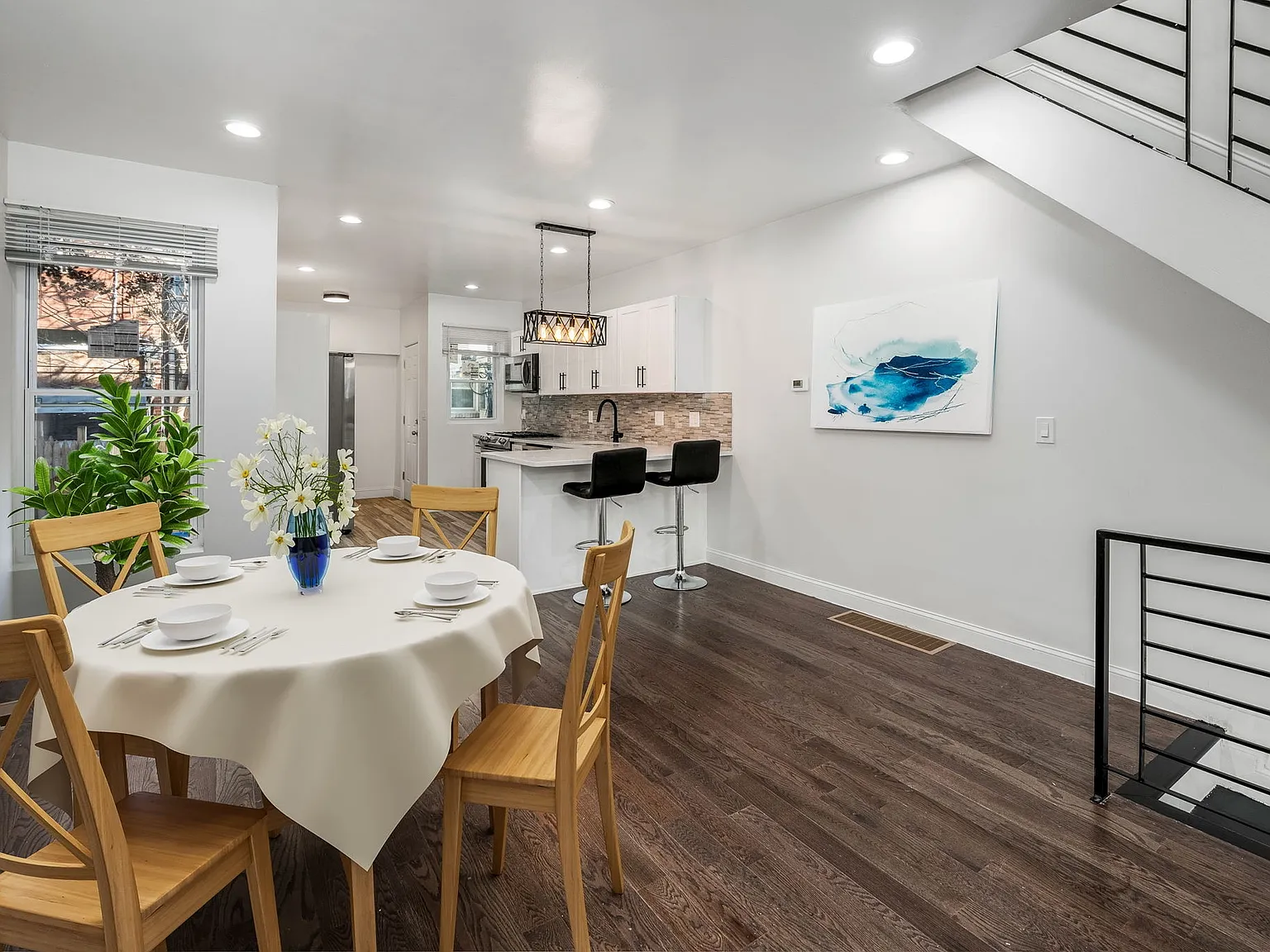 3 bed, 990 sqft, $1,850 — Photo 3