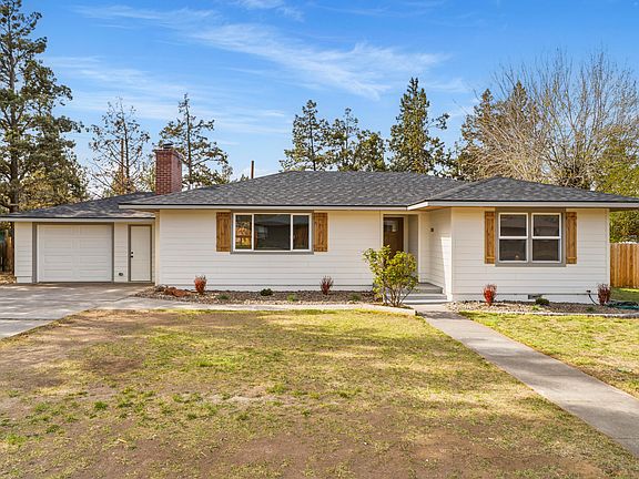 2nd image of 755 NW Canyon Dr