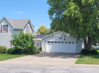 210 6th St, Durant, IA 52747