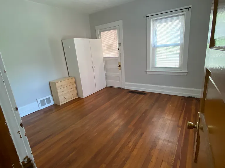 12010 Paul Ave — Photo 5