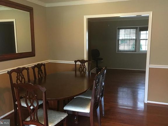 5th image of 9812 Tam O Shanter Dr