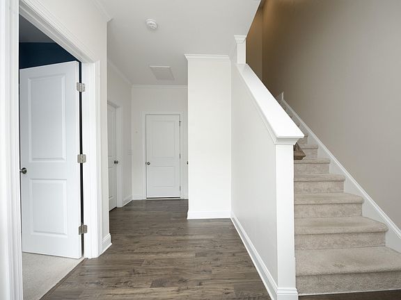3rd image of 810 Winter Meadow Dr