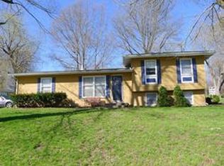 1120 S Skyline Dr, Liberty, MO 64068