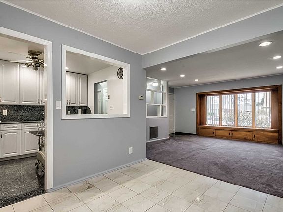 3rd image of 102 Aaron Dr