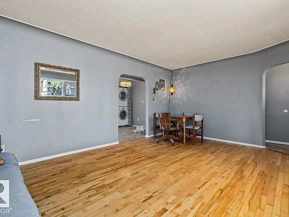 3rd image of 10990 135th St NW