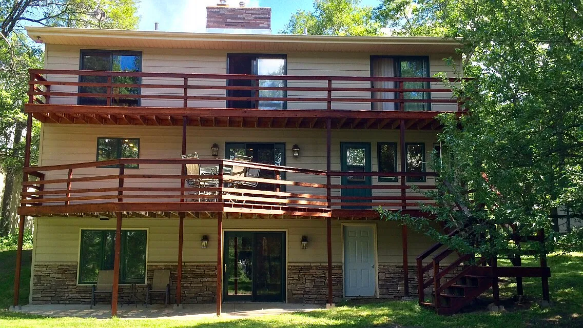 4 bed, 2.5 bath, 3200 sqft, $750 — Photo 1