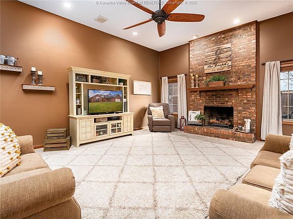 4th image of 130 Candlewyck Dr